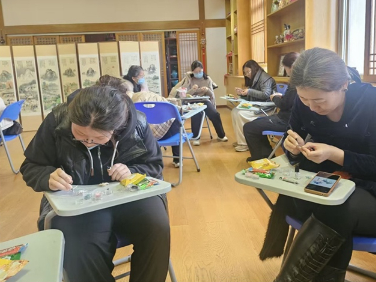 体育吧
工会举办“巧手匠心 ...